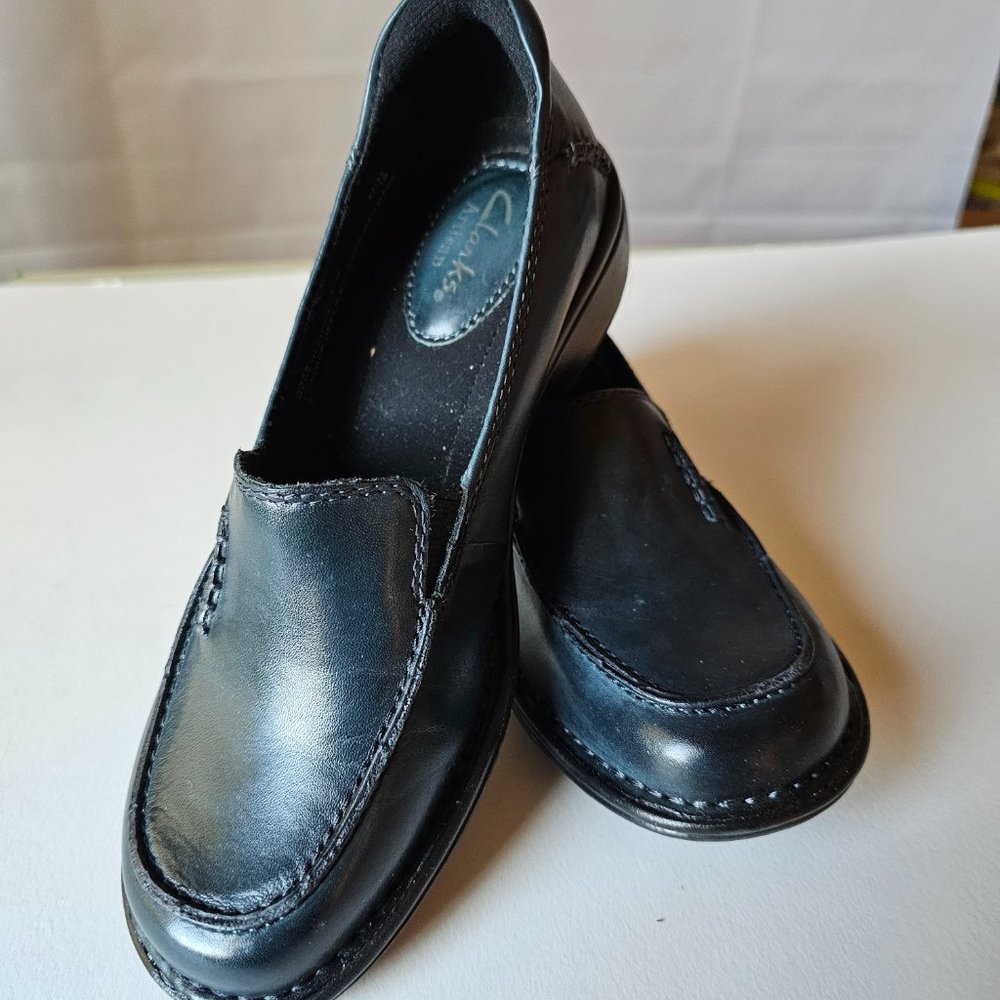 NWB Clarks Artisan Mill Town Leather Slip-On Loafer - Navy - Size 5.5M